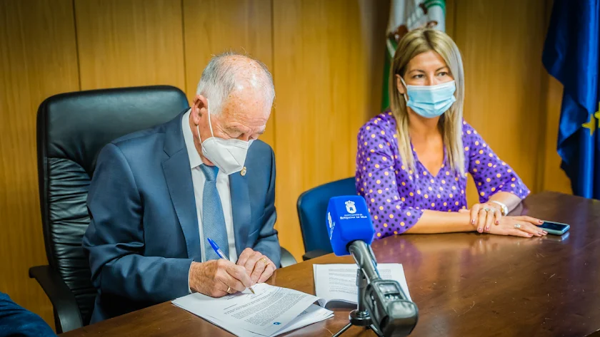 Firmado el contrato de obra con la UTE Vialterra-Napal para los accesos al Hospital de Roquetas de Mar